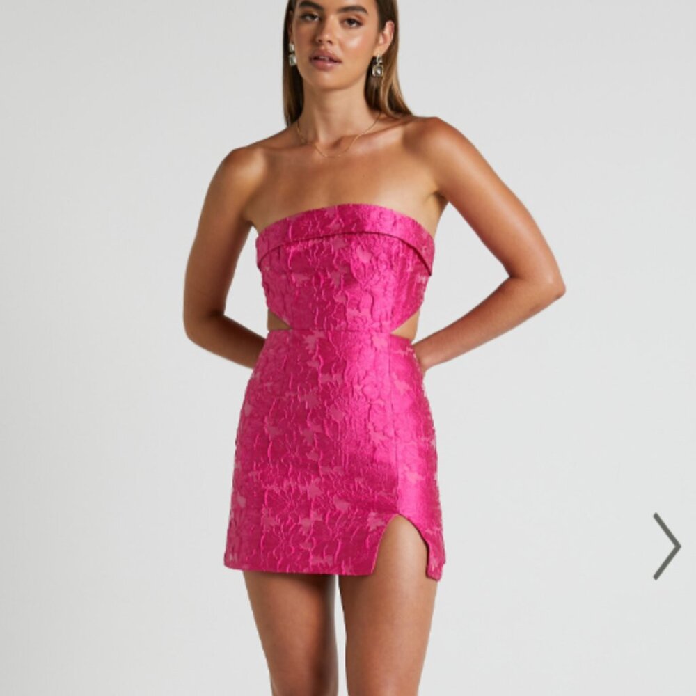 Runaway The Label Prezanna Mini Dress - Strapless Bodycon Floral Dress in PURPLE
